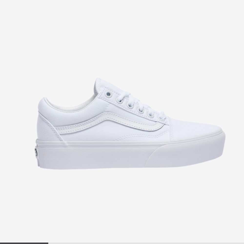 Vans Old Skool Platform - White - NWT - Size 6 Women’s